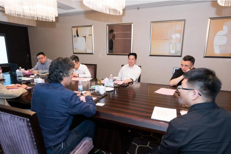 集团党委副书记、副董事长、总经理杨川会见维尼奥拉艺术研究中心创始人皮耶罗·洛卡瑟卡教授一行