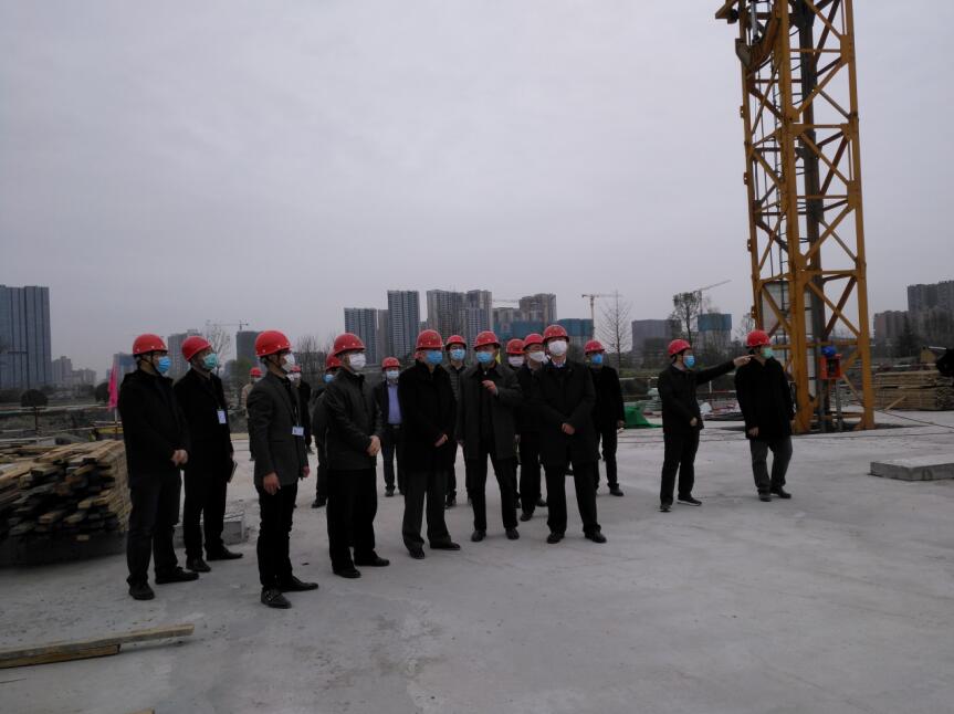 尊龙凯时集团党委书记、董事长任丁率队 赴金牛宾馆检查工程复工工作