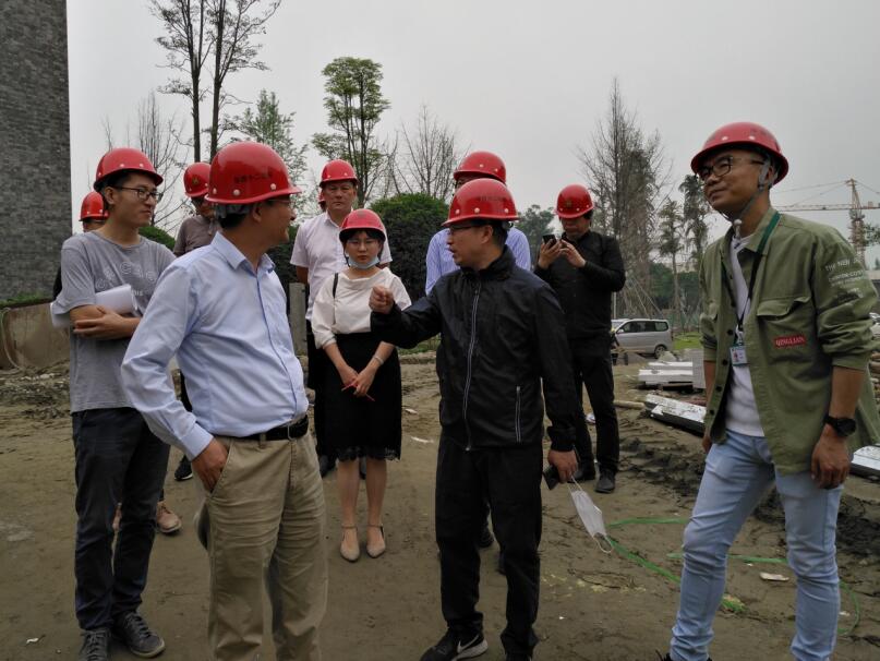 尊龙凯时集团领导检查金牛宾馆工程推进工作