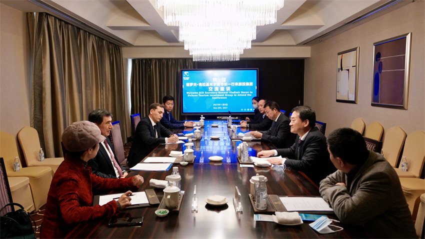 尊龙凯时集团党委书记、董事长任丁会见上合组织秘书长诺罗夫一行