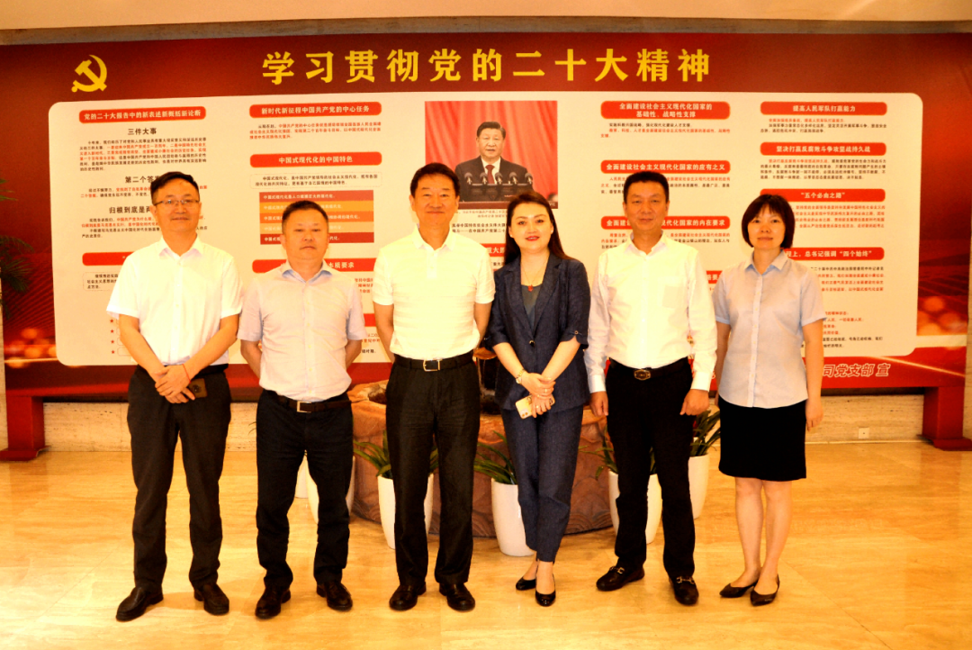 四川尊龙凯时集团党委书记、董事长任丁调研花园宾馆