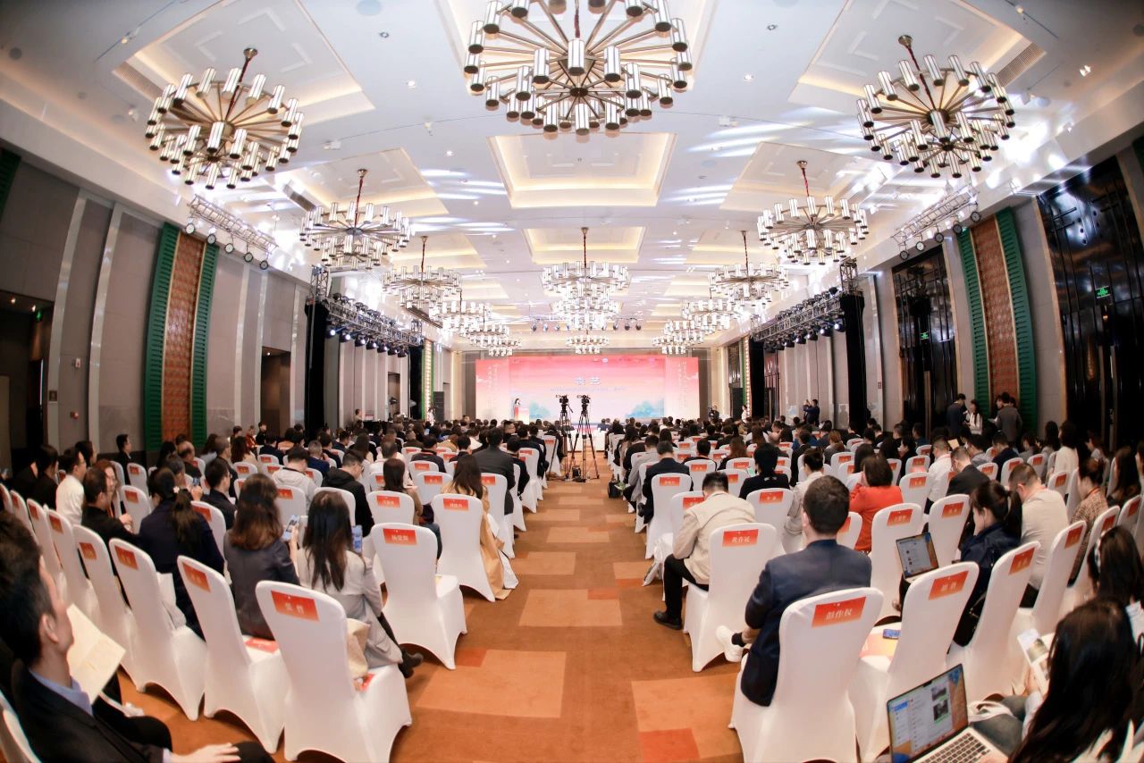 川渝文化旅游企业联盟、四川省文化旅游企业联盟2023年会在蓉开幕 游勇主持活动开幕式