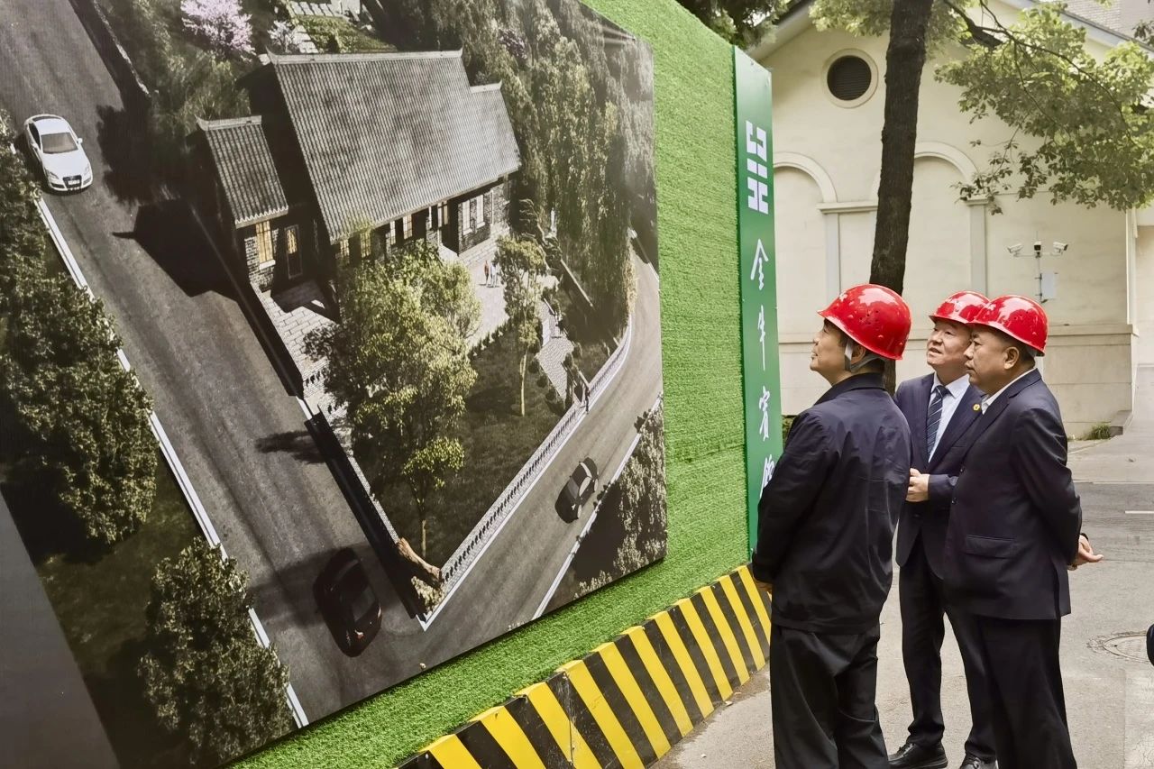 省尊龙凯时集团党委书记、董事长游勇到金牛宾馆调研张大千旧居保护修缮及环境整治工作