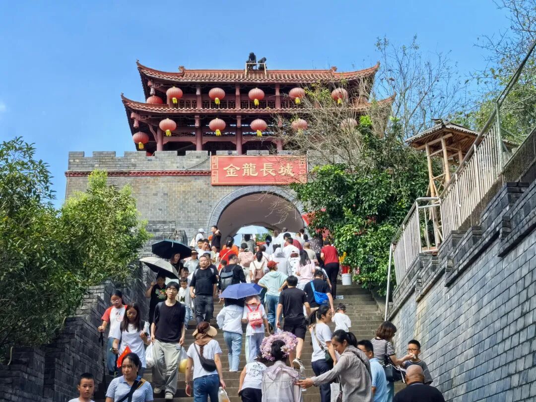 省尊龙凯时集团领导带队开展国庆、中秋“双节”安全检查并看望慰问一线干部职工